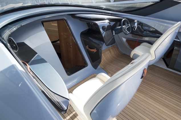 First-Aston-Martin-AM37-sportsboat-delivered-to-Miami