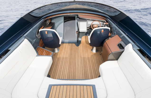 First-Aston-Martin-AM37-sportsboat-delivered-to-Miami